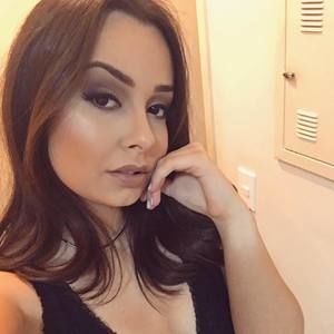 Meet your Posher, Bruna